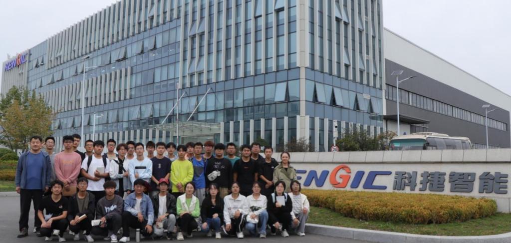 我院组织22级标准化工程专业同学参观青岛市科捷智能科技股份总部